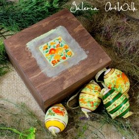 Collection of 4 duck Easter eggs in wooden box