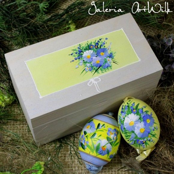 Collection of 2 duck easter eggs in wooden box
